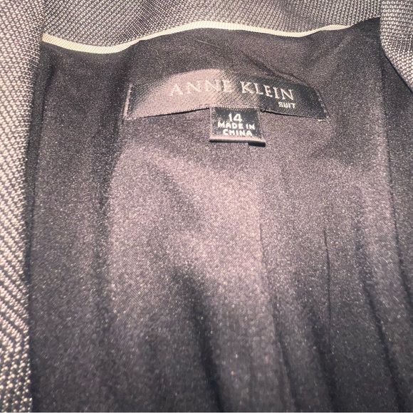 Ann Klein Women’s Dark Gray Pant Suit Size 14 Gold Chain Detailing EUC 2PC - Picture 4 of 11